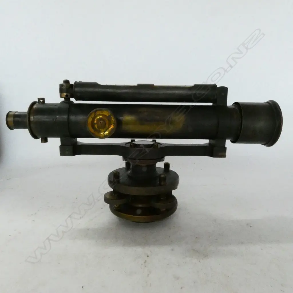 N.Z.R. MARKED CASED DUMPY LEVEL BY ELLIOT BROS., LONDON. RACHET GEAR MECH AT FAULT Image 1++